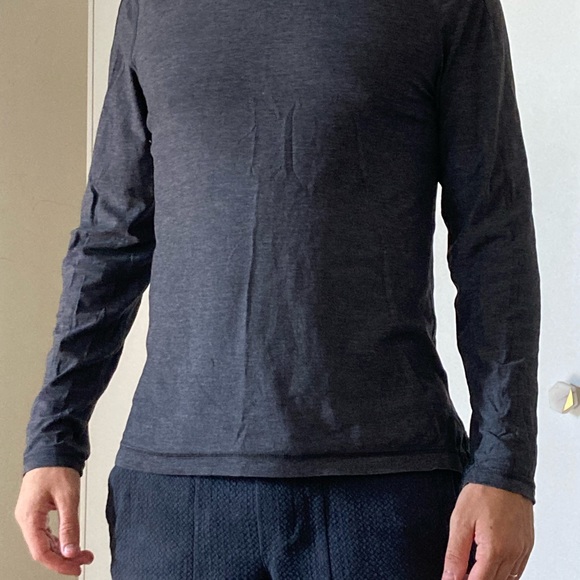 Men’s lulu lemon t shirt - Picture 2 of 3